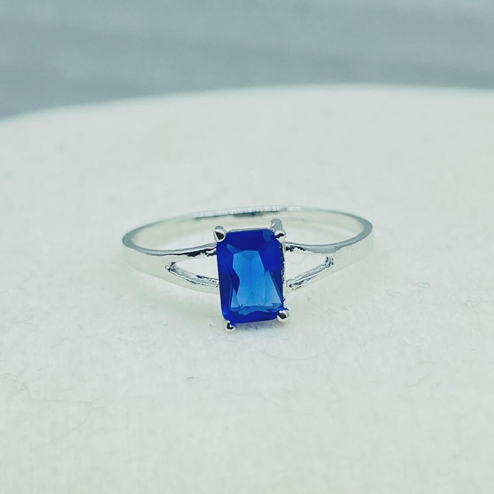 Vintage 925 Sterling Silver Blue Sapphire Emerald Cut Solitaire Ring SIZE 5.5 - Picture 3 of 9